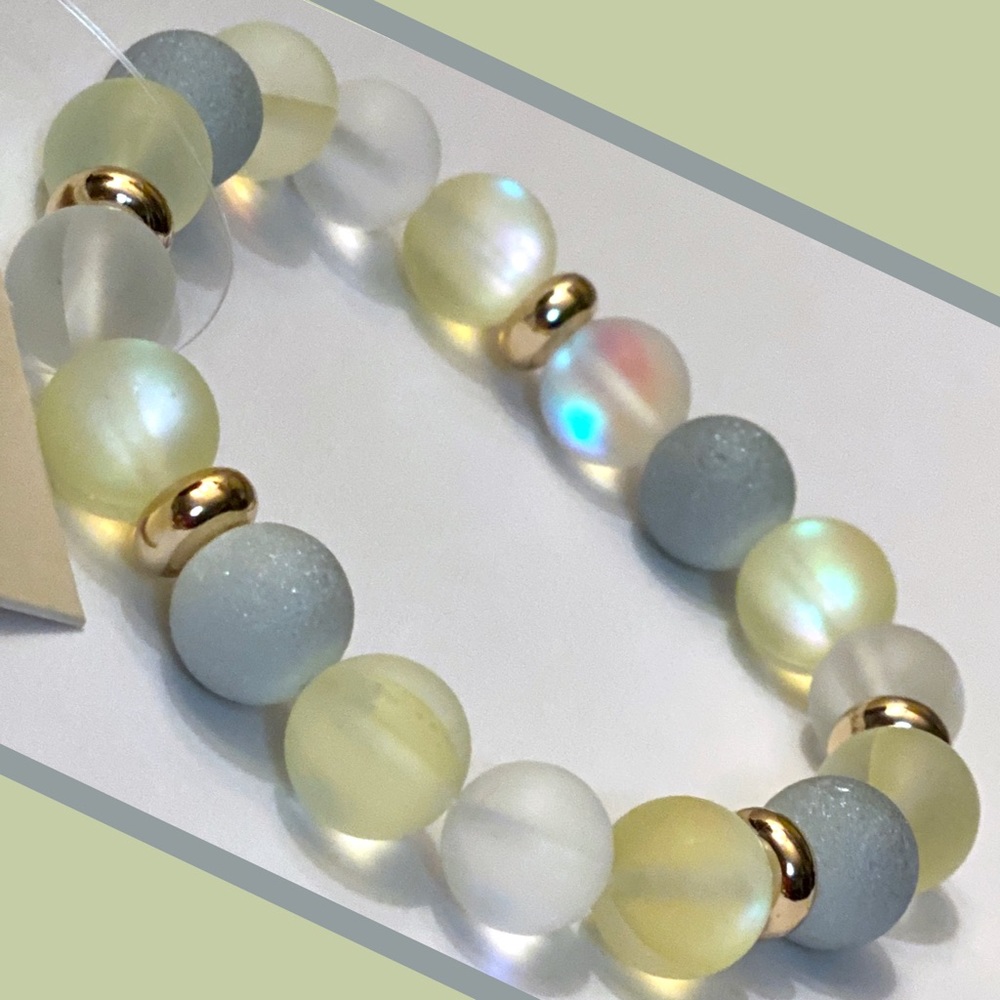 Iridescent Transparent Beaded Stretch Bracelet NWT - Picture 5 of 6
